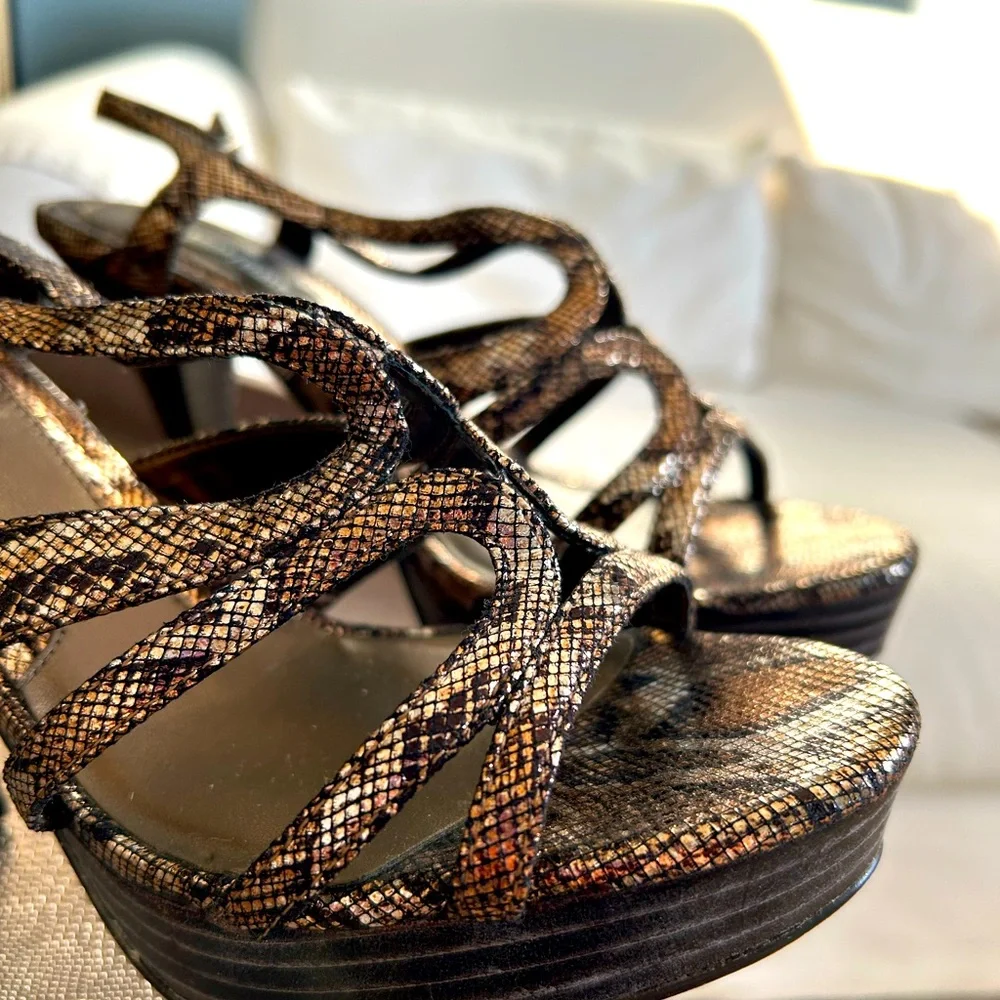 Metallic snake print heels - Picture 2 of 9